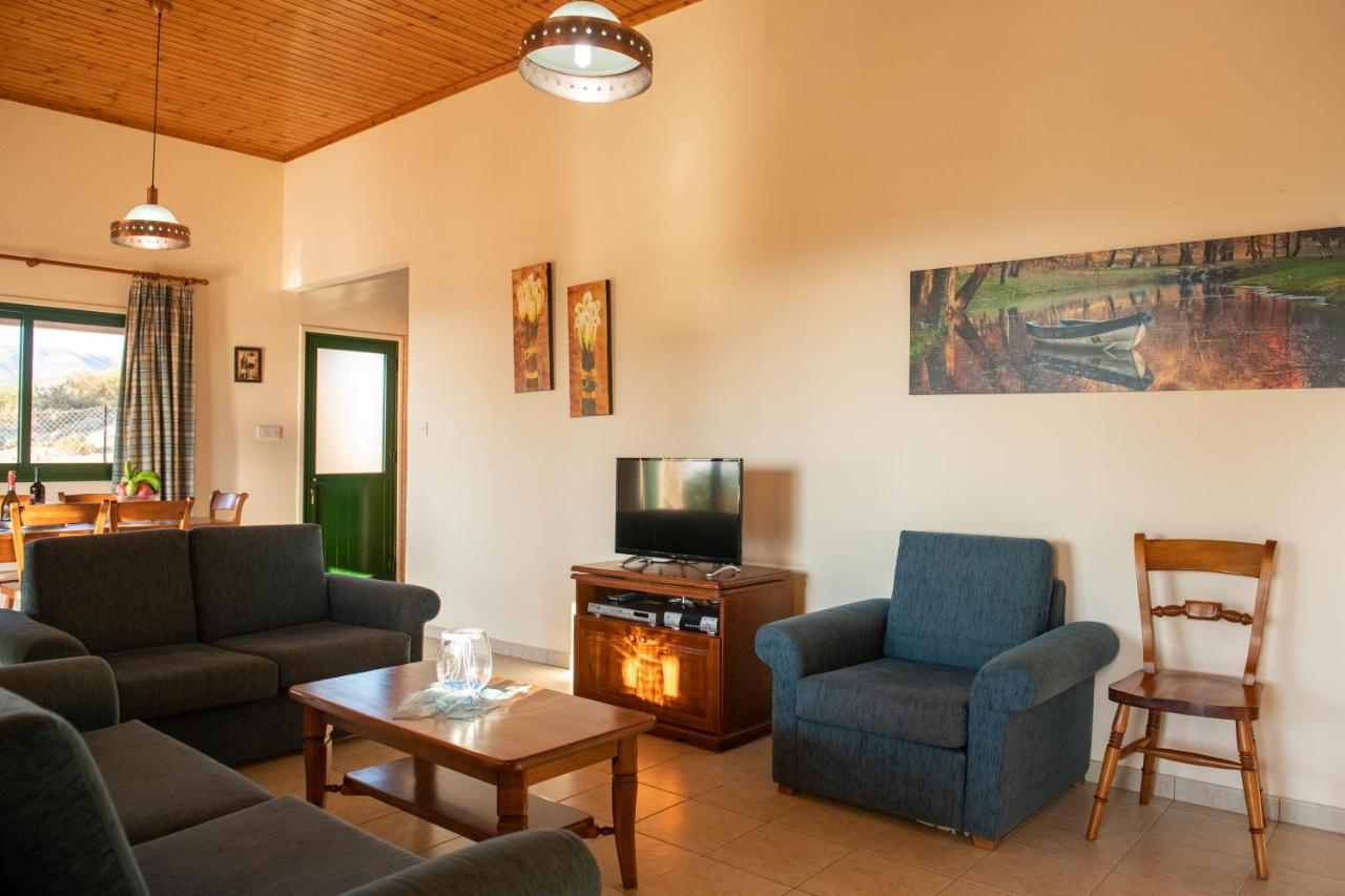 Adonis Villa Coral Bay Esterno foto